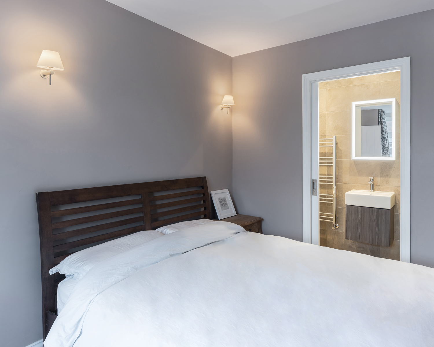 St Albans House bedroom and ensuite